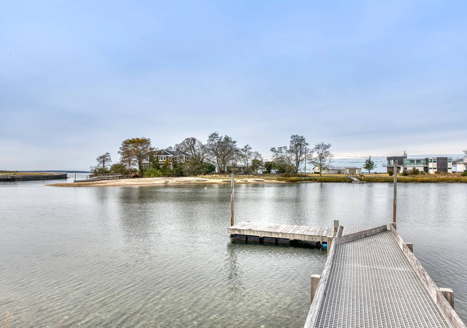 4 Bedroom with Water Views in Noyac — Photo 2