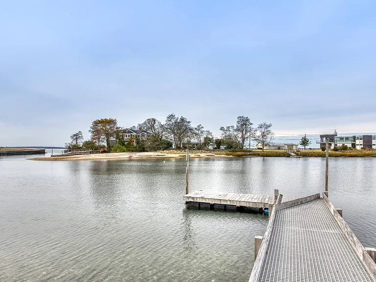 25 Lake Dr — Photo 2