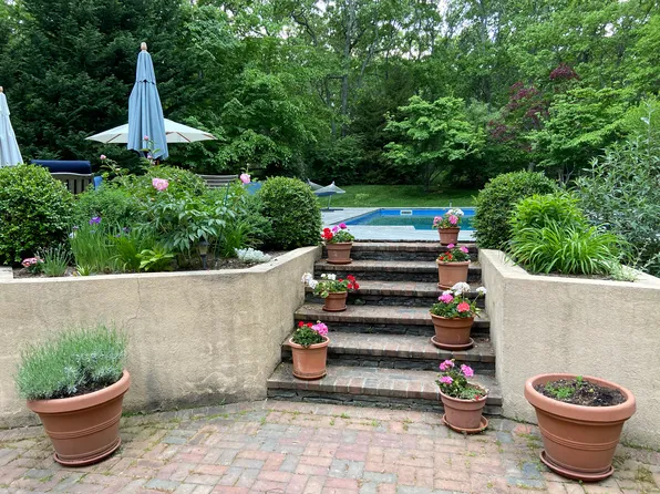 497 Springs Fireplace Rd, East Hampton, NY 11937