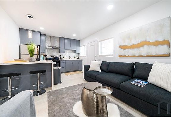5th image of 3007 E 4th St #1-4