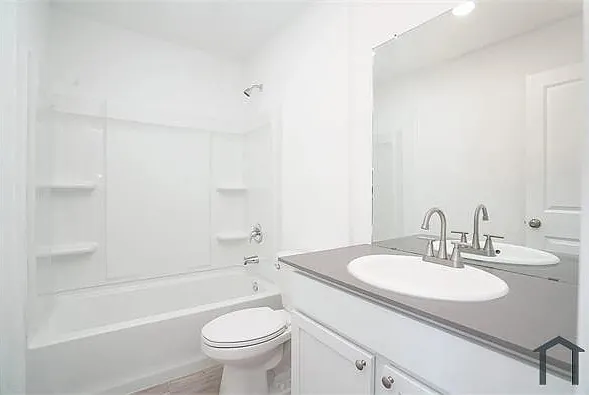 10921 Presa Way — Photo 15