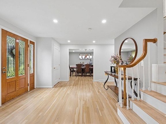 3rd image of 72 Oak Ave