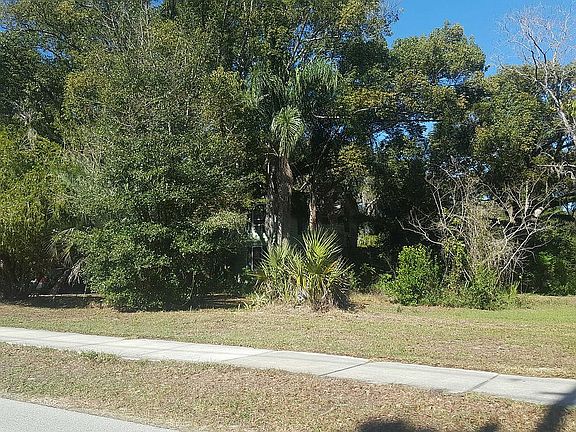 3rd image of 521 W Blue Springs Ave