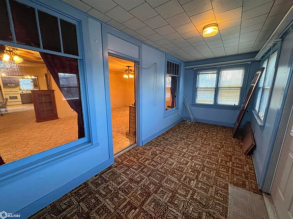 5th image of 208 E King St