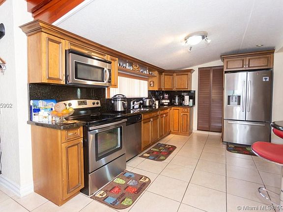 4th image of 1291 SW 30th Ave
