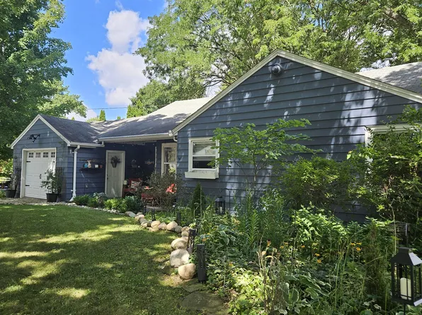 325 W Marshall St, Hastings, MI 49058