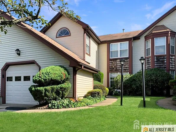 3 Edinburgh Dr #B, Monroe Township, NJ 08831