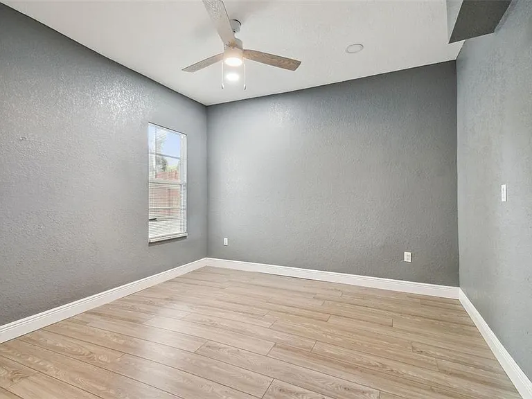 6810 N Navin Ave — Photo 67
