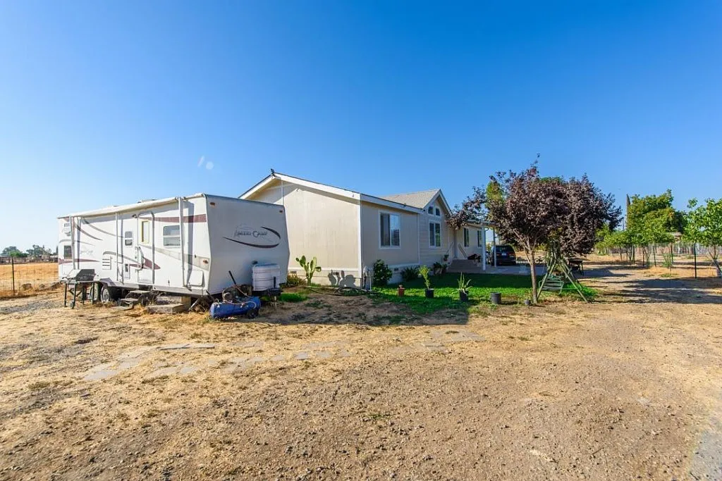 11870 E Mariposa Rd photo 1