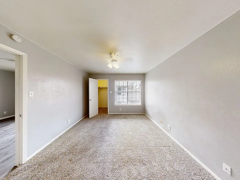 Hill Country Apartments — Photo 31