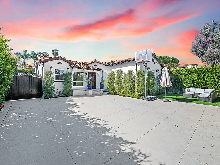 Front Yard Driveway