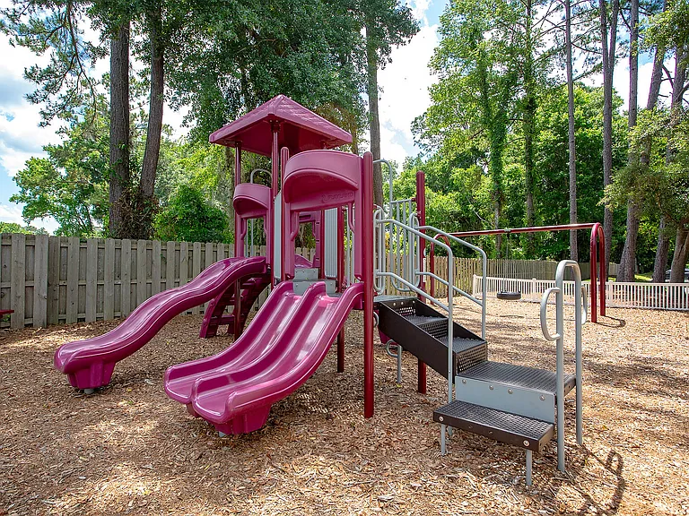 Huntington Lakes Apartments — Photo 6