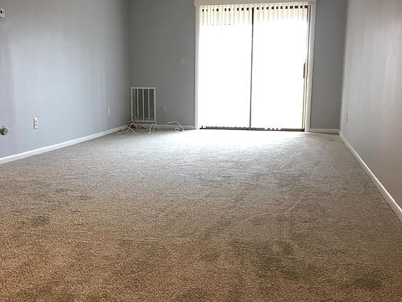 5th image of 1137 Hartford Ave APT 4C