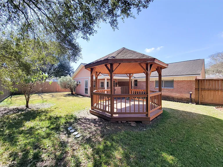 412 Land Grant Dr — Photo 2