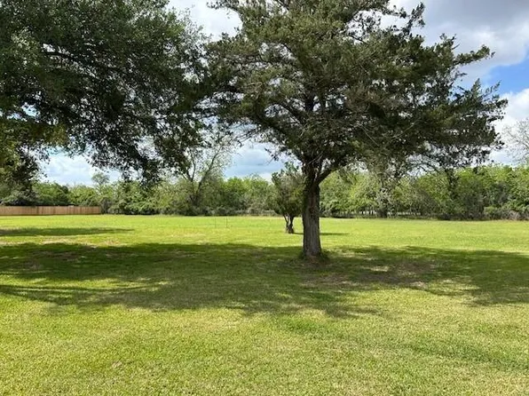 3019 Bowser Rd, Weston Lakes, TX 77441