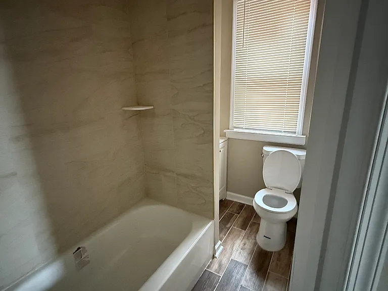 705 W Ontario St — Photo 5