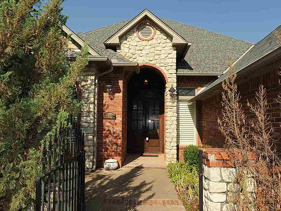 2nd image of 2428 Waterford Ct