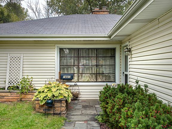4th image of 1607 Grove Ave