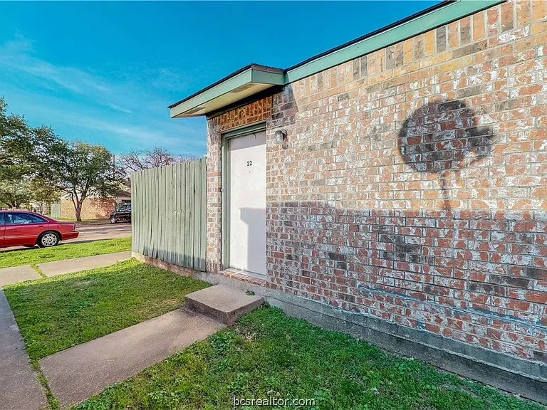 725 Peppertree Dr #22 — Photo 2