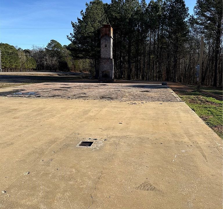 2nd image of 15712 Highway 69 N