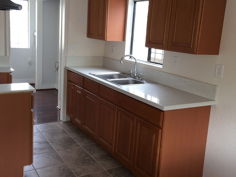 1st image of 2816 Jeffries Ave