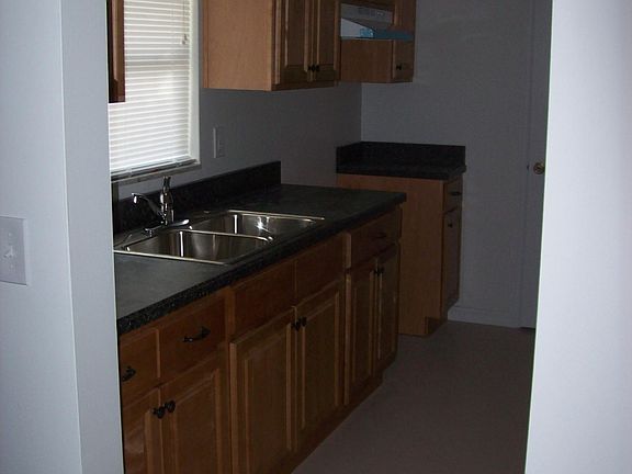 4th image of 953 Rockhill St
