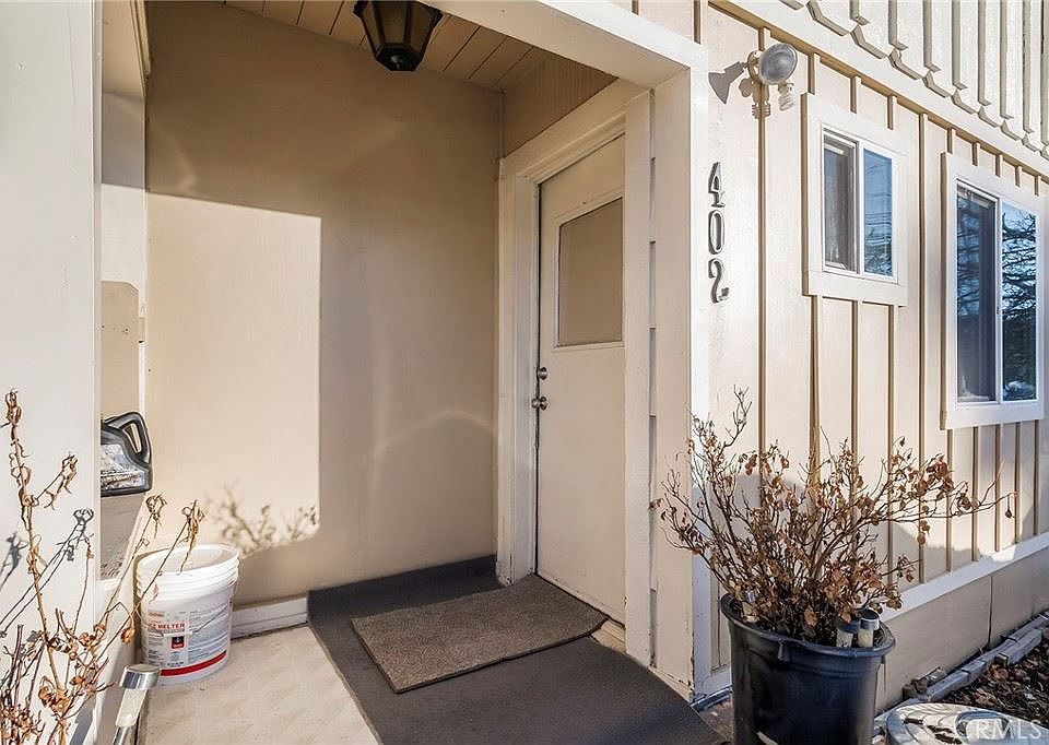 1st image of 402 Delwood St