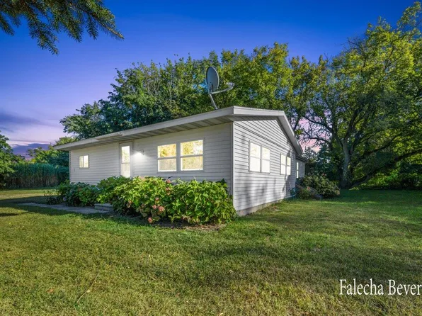 912 32nd St, Allegan, MI 49010