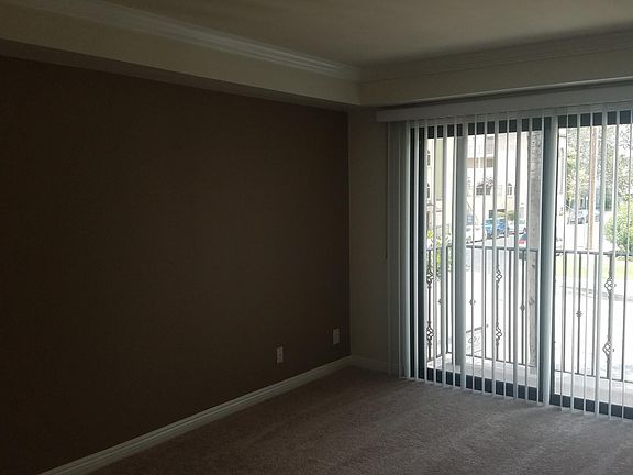 5th image of 11162 Camarillo St APT 103