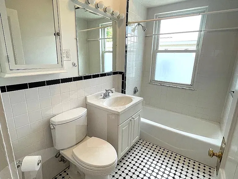 4 bed, 999 sqft, $5,000 — Photo 4