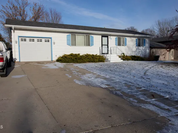 54 Benteen Dr, Bismarck, ND 58504