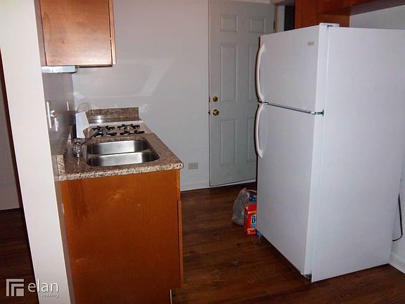 3rd image of 820 W Cuyler Ave #820111
