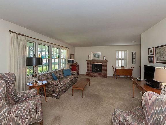 2nd image of 1623 Skyline Dr