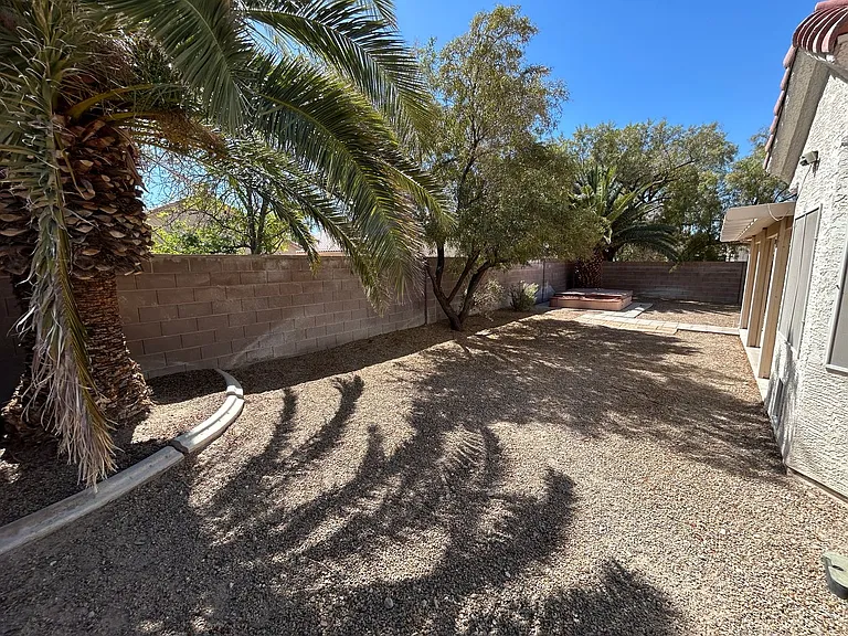 4552 Bradpoint Dr — Photo 45