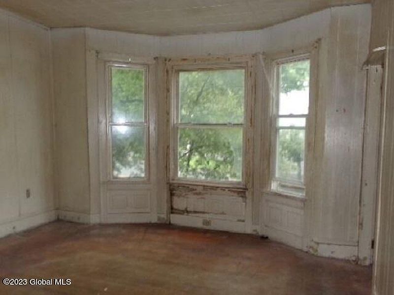 4th image of 208 Hill Street