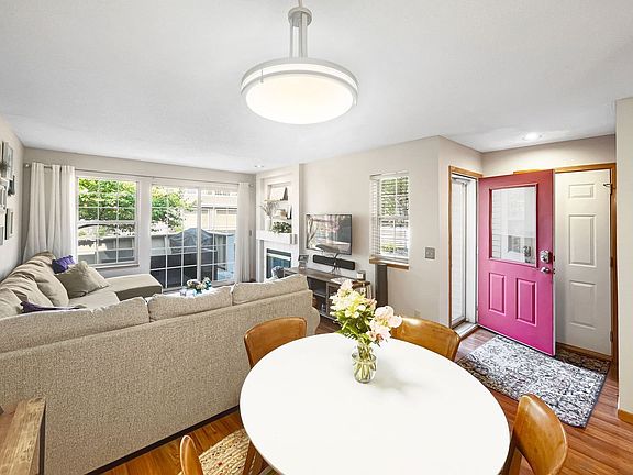 4th image of 2040 Shenandoah Ct Unit G