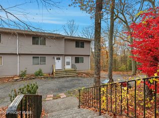 1247 Chateau Dr, East Stroudsburg, PA 18302