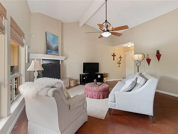 4th image of 307 N Cuernavaca Dr APT G