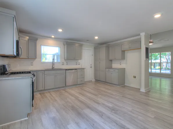 216 Stratford Dr, Indian Trail, NC 28079