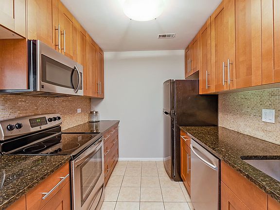 4th image of 1464 Stonebridge Cir APT E3