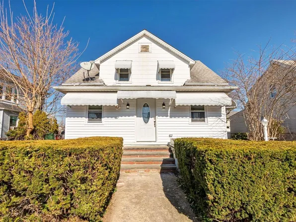 236 Maple Place, Mineola, NY 11501