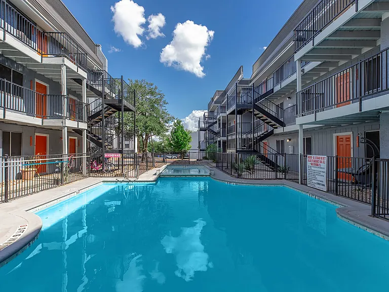Lamar Place Apartments — Photo 12