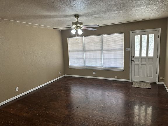 3rd image of 527 Pilgrim Dr