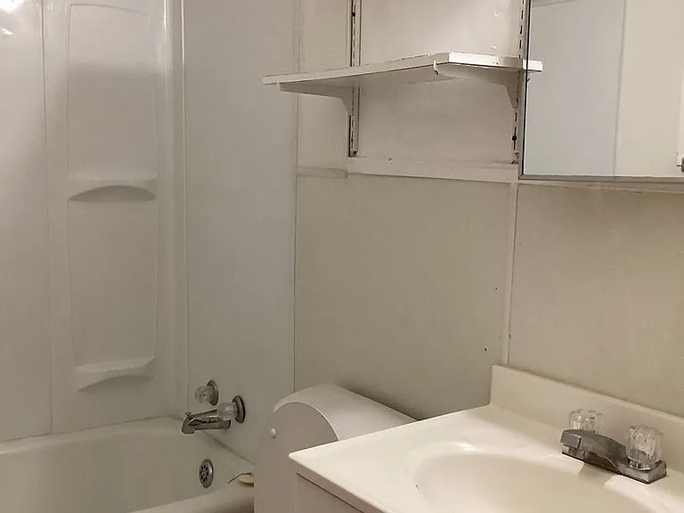 522 S Ave E — Photo 10