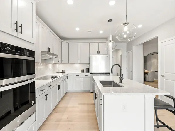 6 Stratton Dr Unit 410, Woburn, MA 01801