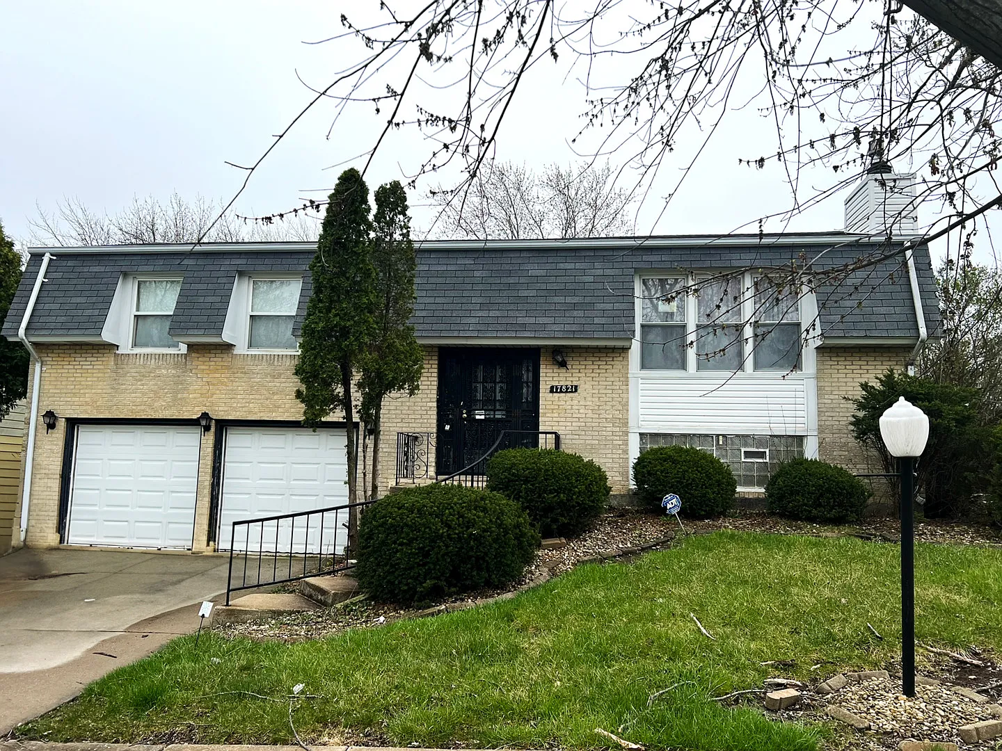 17821 Springfield Ave photo 1