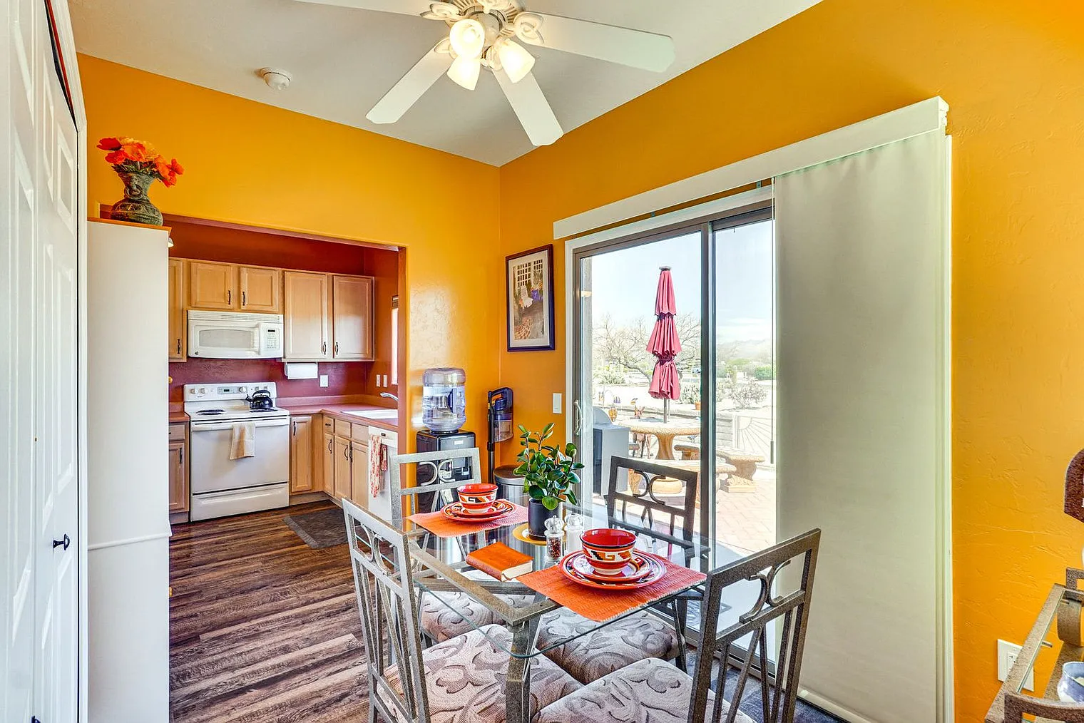 2 bed, 2.0 bath, 1194 sqft, $2,472 — Photo 4
