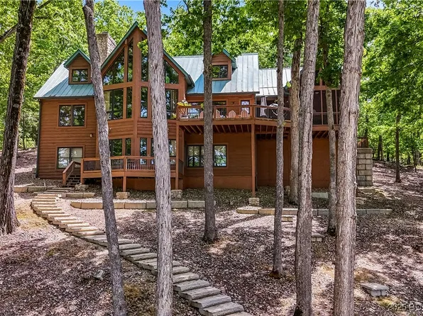 581 Cinnamon Ridge Dr, Sunrise Beach, MO 65079