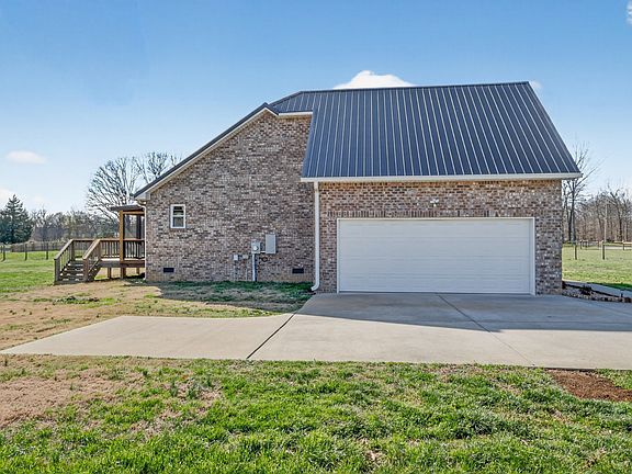 3rd image of 667 Northup Rd