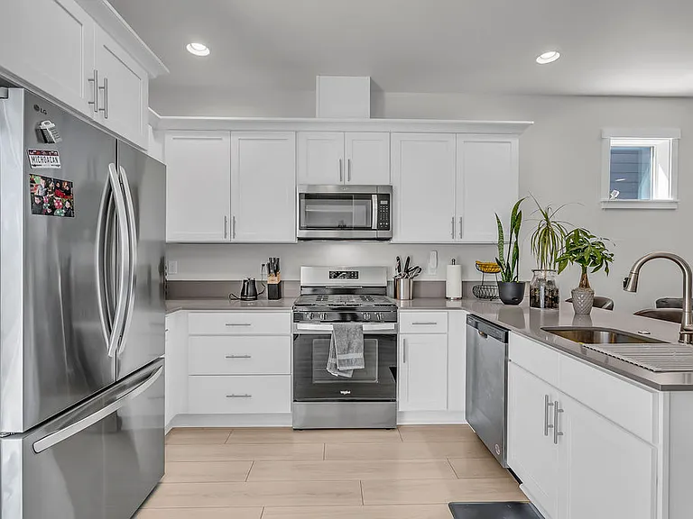 486 E London Way — Photo 7